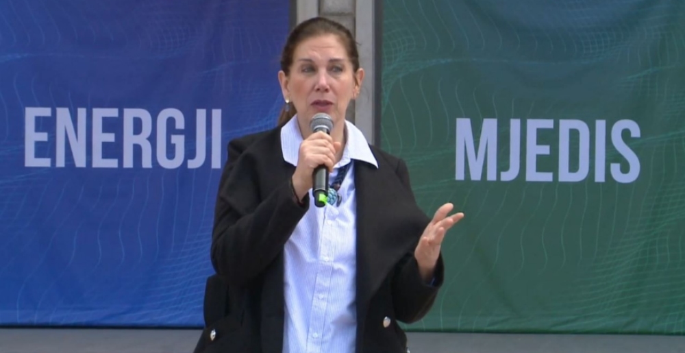Ministrja e Mjedisit: Nga 1 qershori ndalohet perdorimi i qeseve plastike